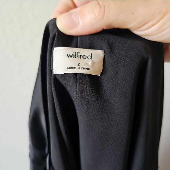 Wilfred Black Silky Cold Shoulder Top Size Small - Picture 4 of 9